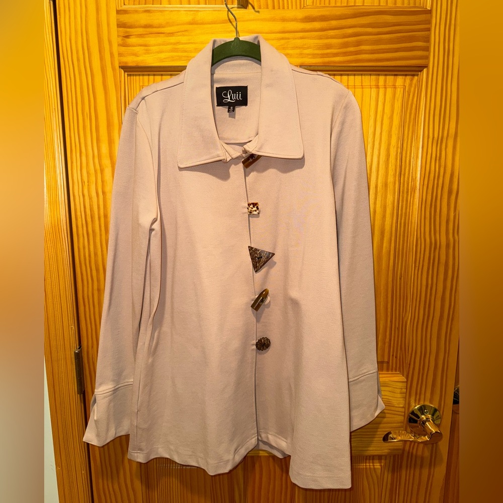 Luii Women's Size Small Tan/Beige Coat w/ Pockets - Barely worn (spare button)